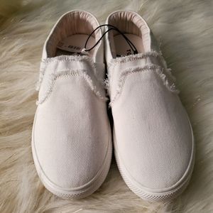 NWT Torrid White Frayes Slip on Sneakers Size 9